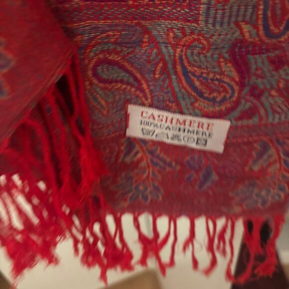 Vibrant Red & Purple Paisley Cashmere-Blend Scarf – Excellent Condition - Picture 2 of 2